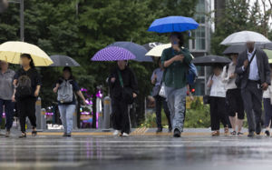 제주·남부 장마 시작…수도권은 당분간 폭염