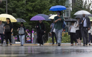 제주·남부 장마 시작…수도권은 당분간 폭염