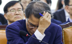 몰디브 간 선관위…'외유성 출장' 수사 착수