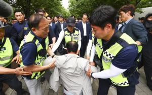 경찰, '국조특위 현장조사 방해' 60대 구속영장