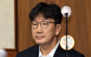 권성동 '금품 수수' 징역 2년…의원직 박탈