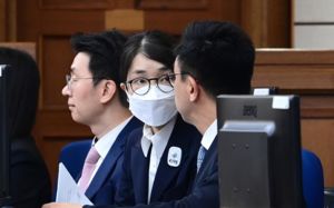 대법, 김건희 선고 하루 앞두고 무기한 연기