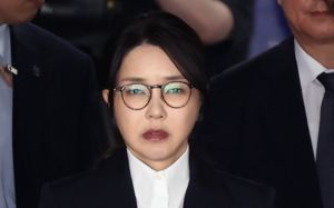 대법, 김건희 선고 하루 앞두고 무기한 연기