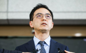 형소법 후폭풍…檢총장대행도 사퇴 결단하나