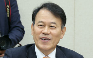 '관저 의혹' 윤한홍 의원, 특검 피의자 출석