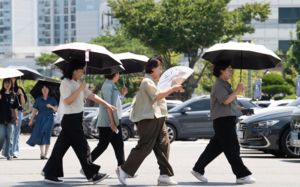 "생명 위협하는 더위"…38도 폭염중대경보