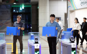 투표용지 부족 수사…광진구 선관위 직원 소환