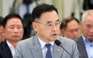 국교위원장 "수능 논술 도입시 학교 바뀔 것"