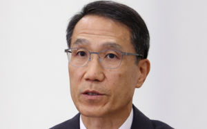 경찰청장 대행, 사퇴 용의 질문에 "고민해보겠다"