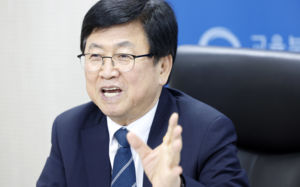 "서·논술형 평가, 단계적 도입…대입은 몇 년 뒤"
