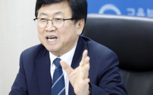 "서·논술형 단계적 도입…대입은 몇 년 뒤"