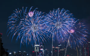 "명당 자리 40만원에 팝니다"…불꽃축제 암표기승