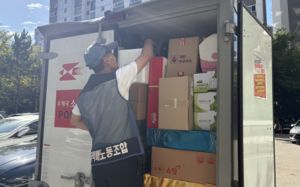 230개 나르며 "10초도 못 쉬어"…추석 택배기사의 '전쟁'