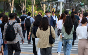 아침 최저 10도 '기온 뚝'…얇은 겉옷 챙기세요