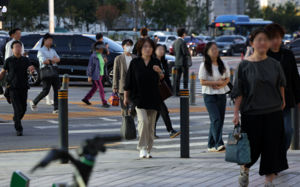 강풍에 출근길 기온 '뚝'…강원 산지에 서리