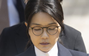 尹 '공짜 여론조사' 무죄…김건희 전합 '주목'