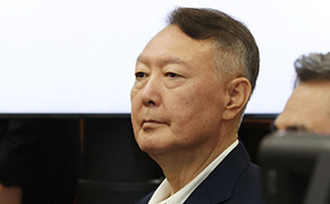 尹 '공짜 여론조사' 무죄…김건희 전합 '주목'