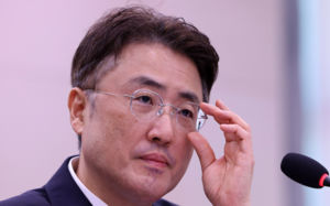 尹부부 1년 영치금 21억…이진수 "개선안 검토"