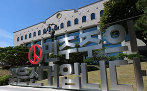 특검, 중앙선관위 등 압색…투표소 물품 유착 의혹
