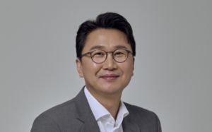 20년 넘게 모신 회장님…어느날 아버지가 됐다