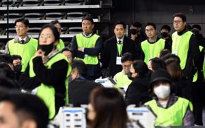 투표지 검증 시작…국힘 항의에 2시간 지연