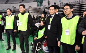 지선 투표함 반출…148일만에 경기장 밖으로
