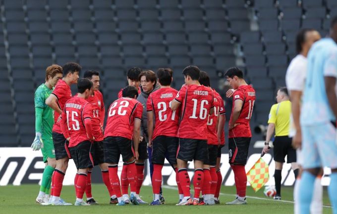 와르르 무너진 홍명보호 스리백 "모든 걸 개선해야" 우려 고조