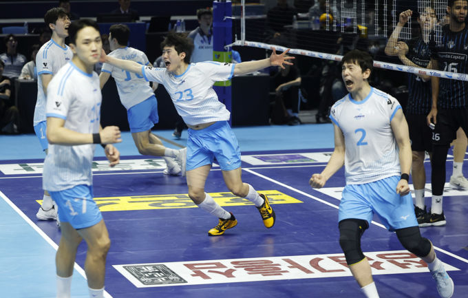 대한항공, 현대캐피탈 꺾고 통합우승…트레블로 날았다