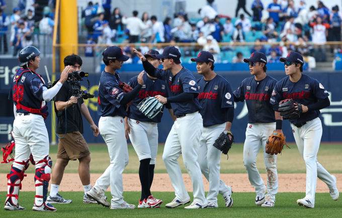 답답한 타선·흔들리는 불펜 '봄데' 사라진 롯데 꼴찌 위기