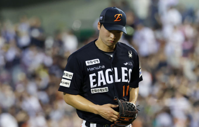 엄상백, 부진에 팔꿈치 수술 한화 78억 투자 실패작 되나