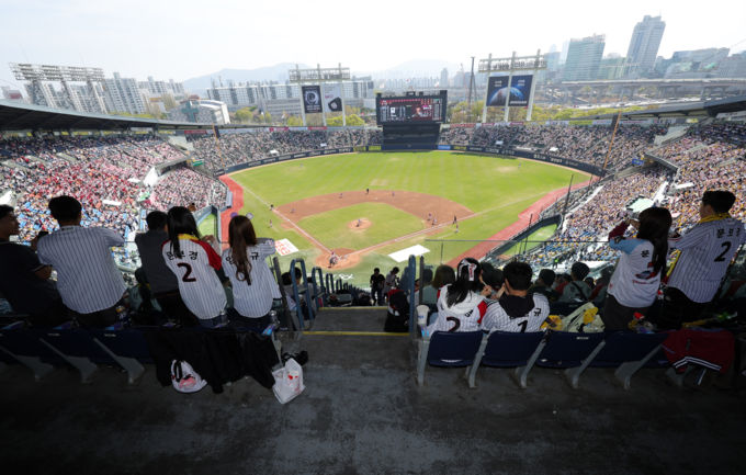 프로야구, 200만 관중 달성 역대 최소 경기 신기록