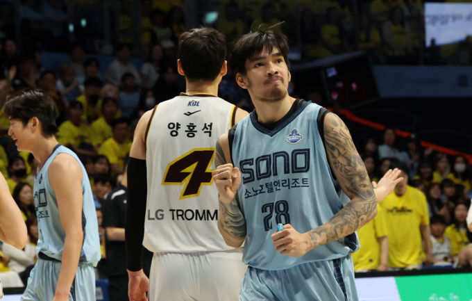 소노, 창단 첫 챔프전 진출 LG와 4강 PO서 싹쓸이 3연승