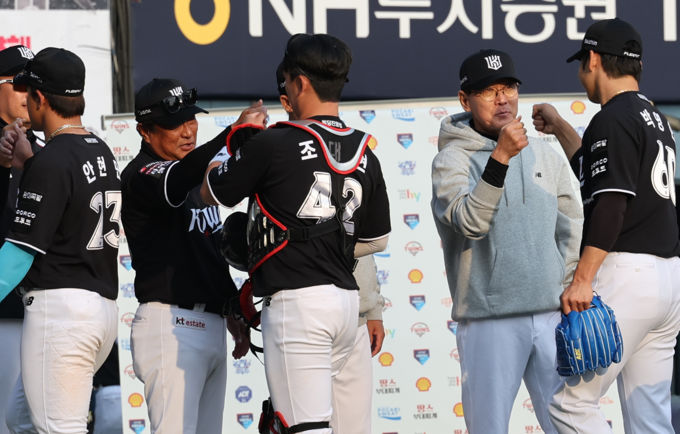 KT, 단독 선두 수성 연장 끝에 LG 제압