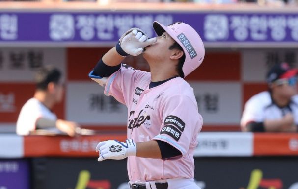 '홈런 2방·14안타 폭발' 한화 LG에 11-3 대승…연장 패배 설욕