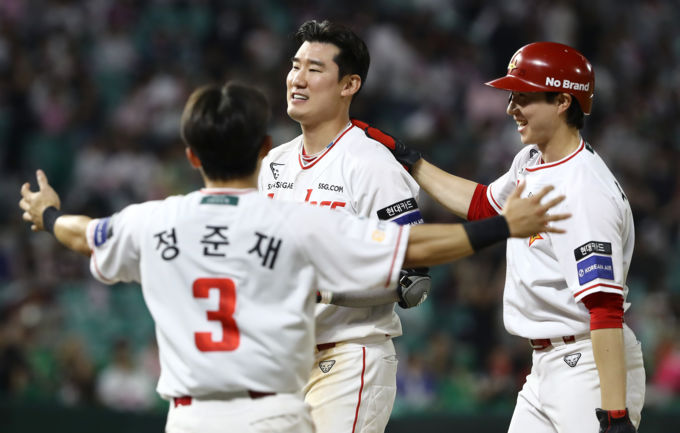 SSG, 키움 꺾고 13연패 탈출 KT, 선두 LG 0.5경기차 추격