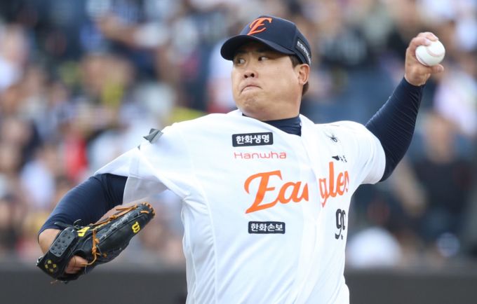 '류현진 8승' 한화 4위 도약 선두 LG는 SSG 15-1 완파