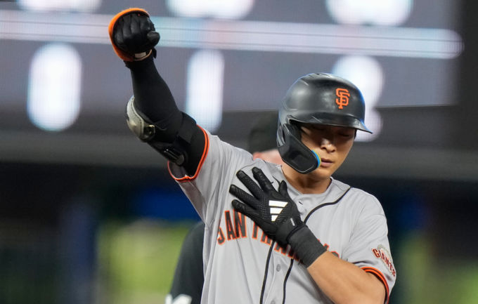 이정후, 장타 두 개로 멀티히트 MLB 타율 선두 '1리 차' 추격