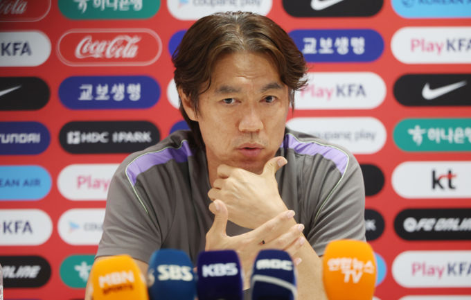 선수단 내분설에 선 그은 홍명보 "나를 탓하면 된다"