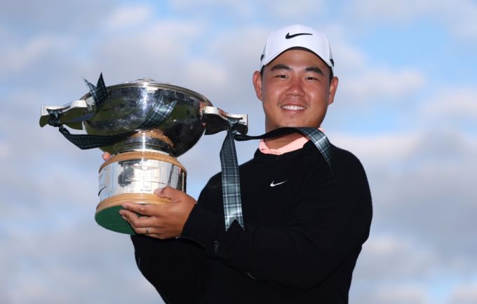 &nbsp; 33개월만에 우승한 김주형 "우즈가 가장 먼저 축하문자"