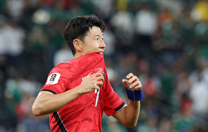 '32강 실패' 한국 축구, FIFA 32위 4년7개월 만에 30위권 밖 랭킹