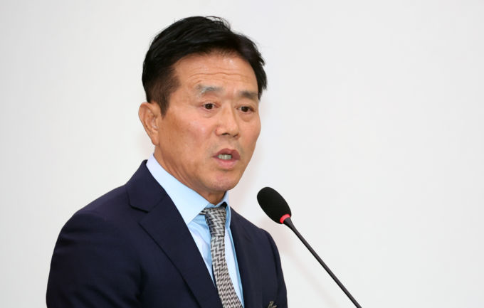 '청문회 태도 논란' 문진희 &nbsp;축협에 사임 의사 표명