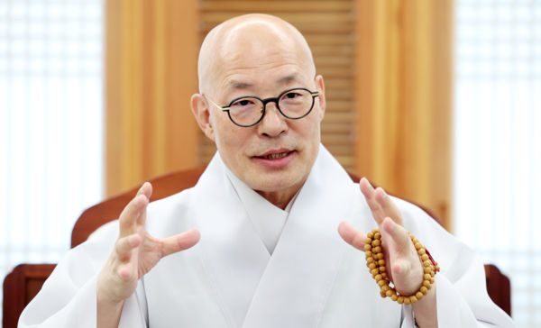 "AI는 지식을 줄 뿐 괴로움은 못 없애"