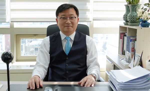 "엔비디아에 뇌 뺏기면 끝 독점 전략, 애플과 판박이"