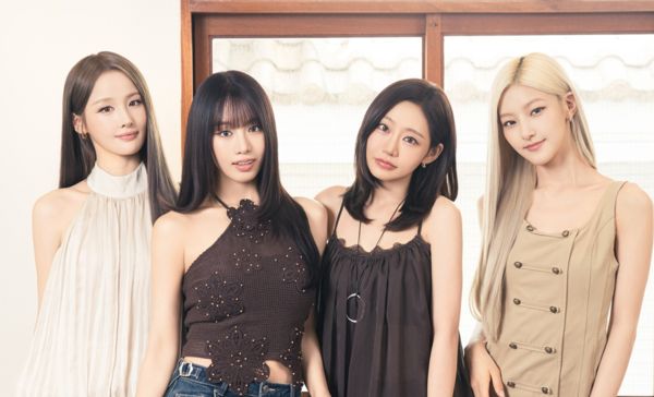 '보이지 않는 땀'이 빚어낸 주체의 미학…키스오브라이프
