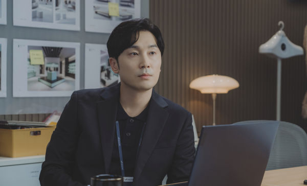 오늘도 정시 출근하는 직장인 존경 이준혁과 케미 좋아 시즌2도 기대