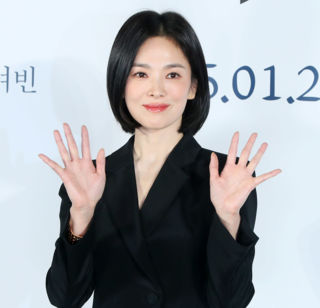 검은수녀들로 돌아온 송혜교