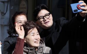 한동훈 "정면승부로 보수 재건"…출마 암시