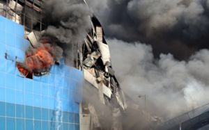 매달리고 뛰어내리고…급박했던 필사의 탈출