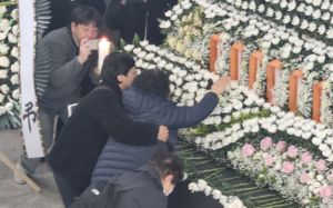 "우리 아들이 왜 여기에" 대전 분향소 오열