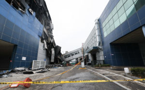 '74명 사상' 화재 수사…안전공업 압수수색